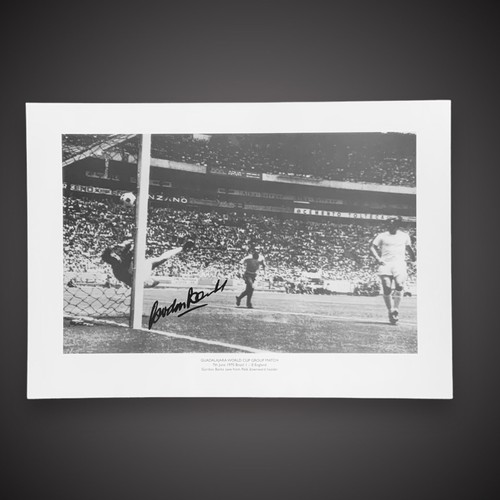 Gordon banks signed photo - banks,