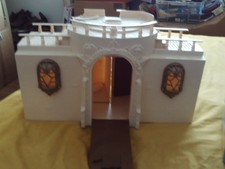 SHE-RA GOLDEN GIRL GUARDIAN OF THE GEMSTONES GALOOB PALACE OF GEMS CASTLE