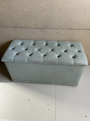 Large chesterfield blanket box - large,