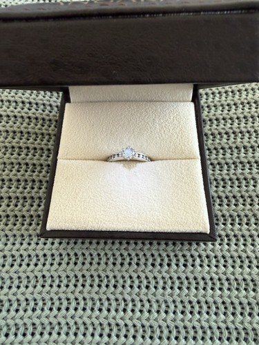 18ct white gold hallmarked - 18ct,