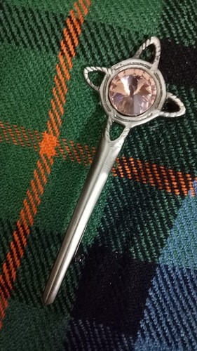 Celtic kilt pin pink - kilt, stone
