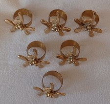 VINTAGE SET OF 6 BRASS HOLLY DESIGN NAPKIN RINGS -LOVELY FOR THE CHRISTMAS TABLE