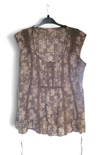 Per una boho whimsical cap