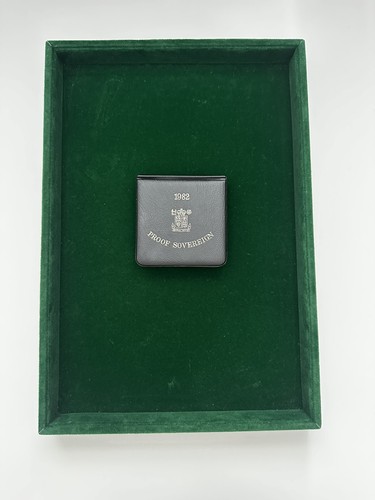 The royal mint 1982 gold - mint,