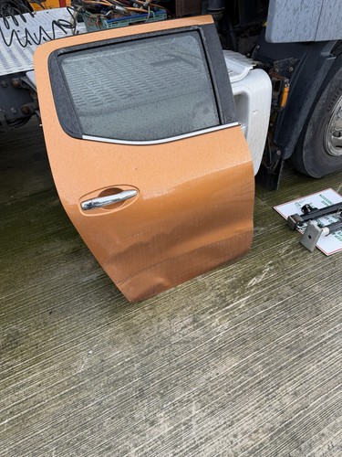Nissan navara np300 rear - nissan,
