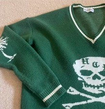 Green heaven can wait V neck