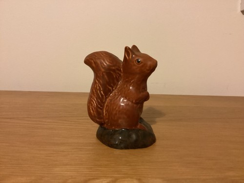 Beswick squirrel scotch whisky - beswick,