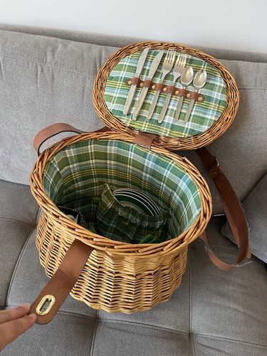 Vintage wicker picnic basket - wicker,
