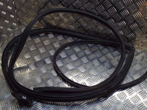 Right side door seal alfa - side,