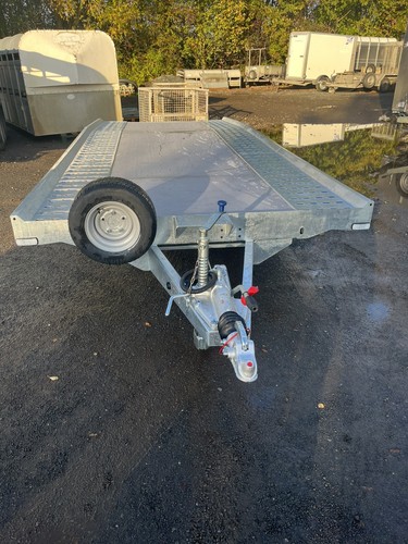 Tri axle trailer hire - trailer,