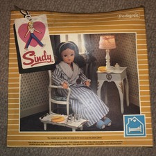Sindy Bedside Table And Lamp