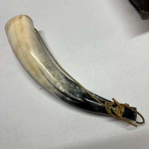 Vintage powder horn - **vintage,