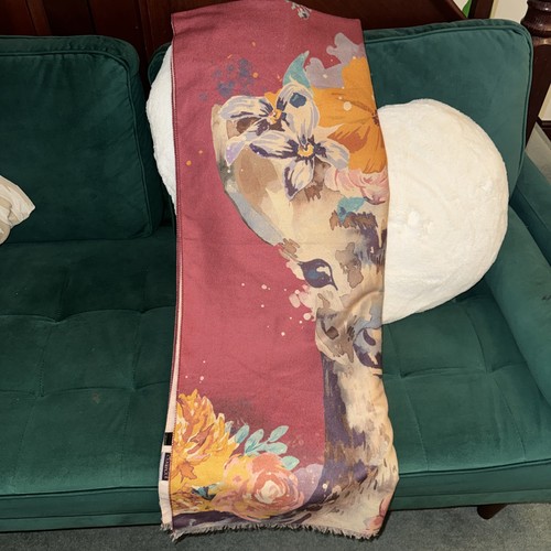 Nwot powder london luxurious - nwot,
