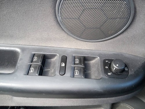 Left front power window switch - left,