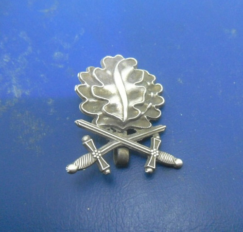 Wwii german medal award oak - german,