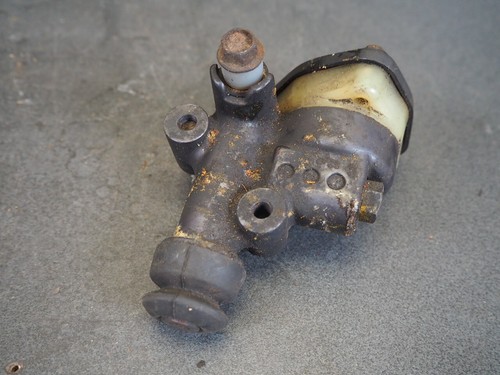 Master cylinder assy - master,