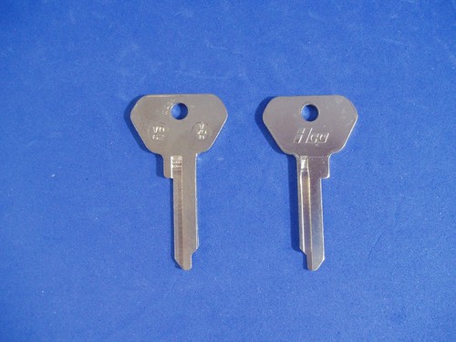 Lot two piece classic vo62 - piece,
