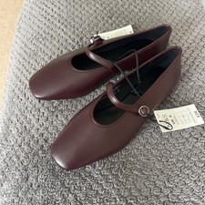 Ladies size 6 Burgundy faux