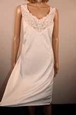 VTG KAYSER WHITE THICKER SHIMMERING NYLON & LACE FULL SLIP, PETTICOAT SIZE 18