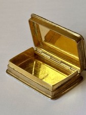 GARRARD & Co Silver Gilt Snuff Pill Box Windsor Castle Bham 1977 Silver Jubilee