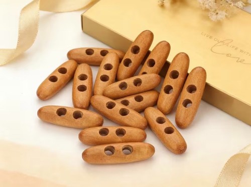 Wooden toggle buttons oak - wooden,