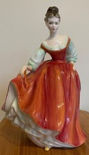 ROYAL DOULTON Figurine HN2832