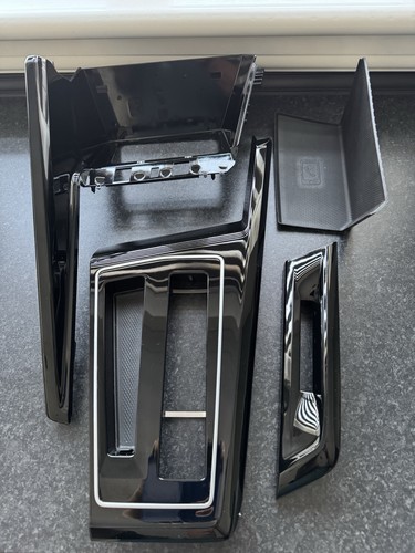 Piano black centre console - piano,
