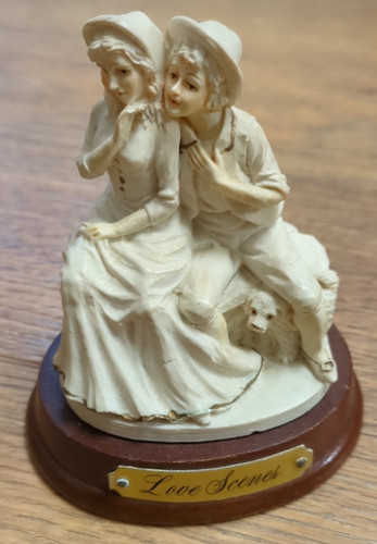 Love scenes figure - scenes,