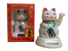 White Lucky Cat Waving Solar