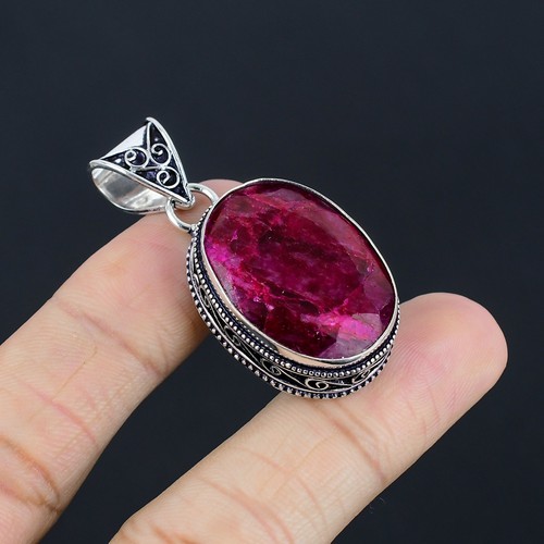 Red kashmiri ruby oval - kashmiri,