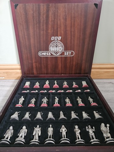 Doctor who chess set - doctor,