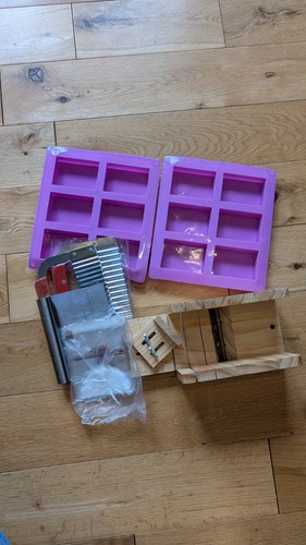 Silicone moulds with cutter