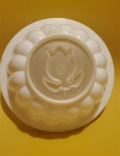 Tupperware white jelly mould - tupperware,