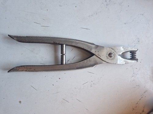 Hand held hole - held, pliers