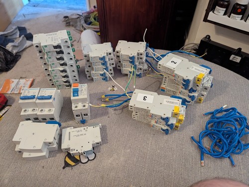 Job lot 32x mixed - , rcbo