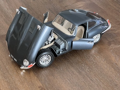 Burago jaguar e - 1/l:18,