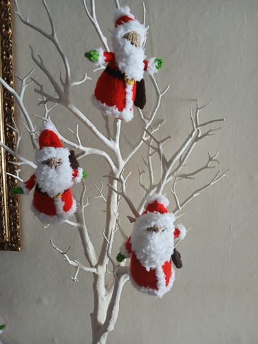 Xmas santas hand knitted - x, 3