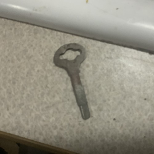 Singer sewing machine flat key - flat,