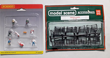 2 x OO Scale Model Rail Accessories - Hornby R563 Working People + Fences/Gates