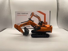 Develon DX705HD Crawler Excavator Metal Machines 1:50 Scale DieCast Model New