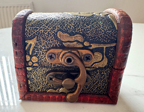 Small wooden treasure chest - small,