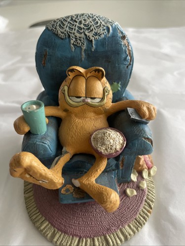 Garfield figurine sittin - garfield, "sittin'