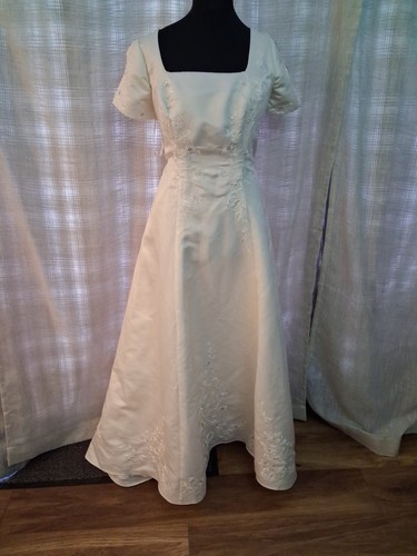 Wedding dress size ivory - size,