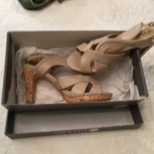 Women’s Shoes Size 4 Heal
