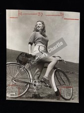 Vintage 1971 DIANA DORS