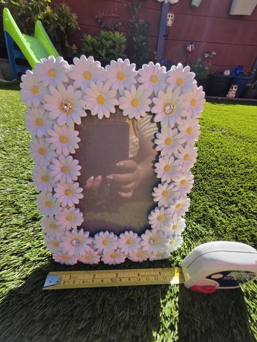 Impressions white resin daisy - resin,