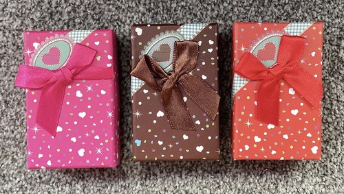 Cardboard jewellery gift - cardboard,
