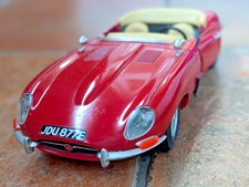 JAGUAR E-Type Burago 1/18 Convertable Carmen Red Car Petrol Head