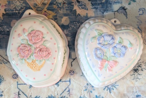 Vintage ceramic wall hanging - vintage,