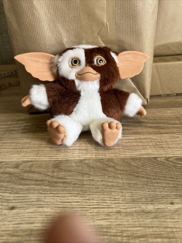 Neca official gizmo - gizmo, gremlins
